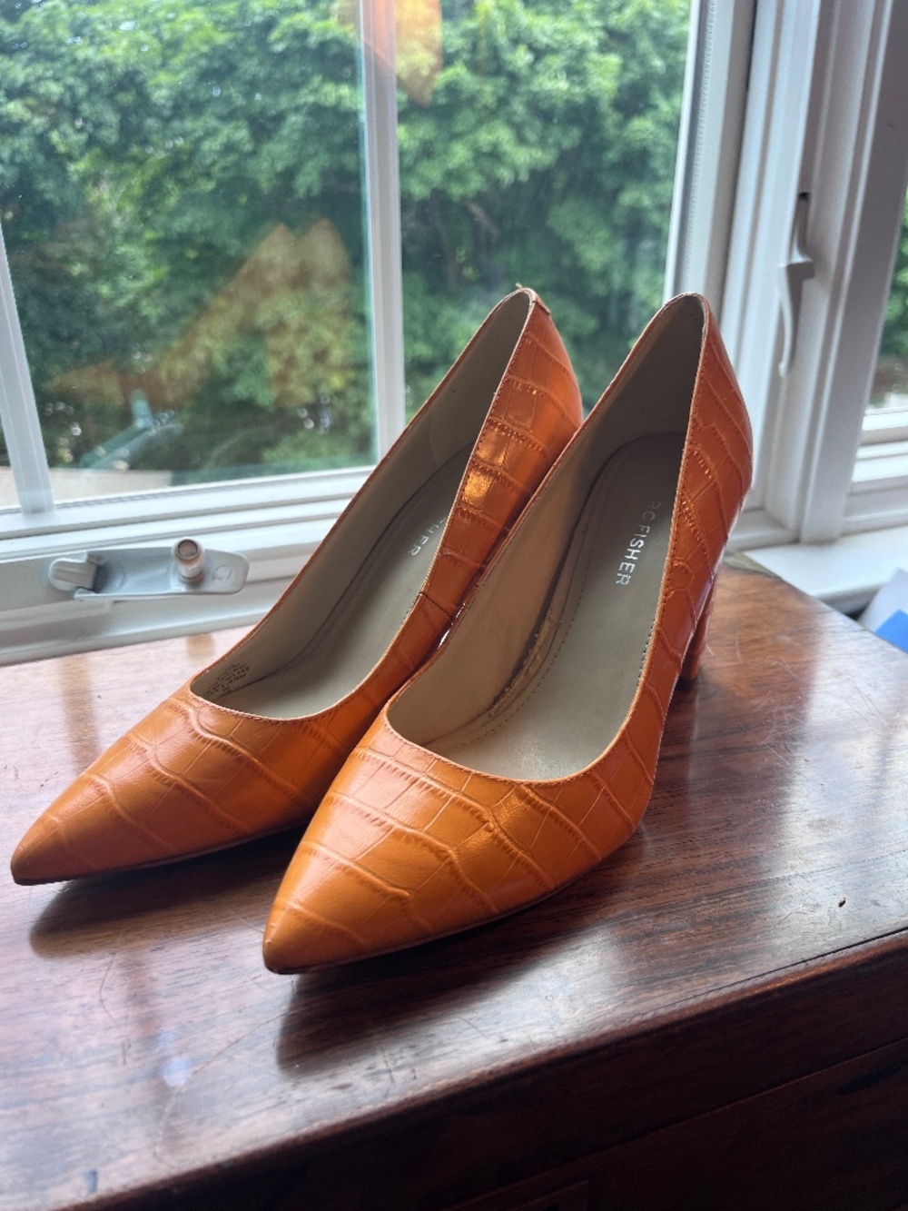 Orange Marc Fisher croc pumps size 6.5 M